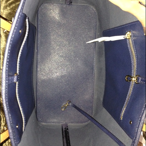 Xx SOLD xX Michael kors purse - Picture 2 of 4