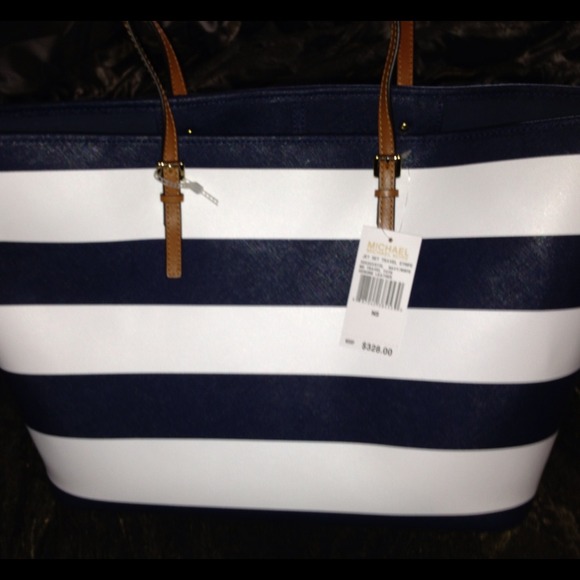 Xx SOLD xX Michael kors purse - Picture 3 of 4