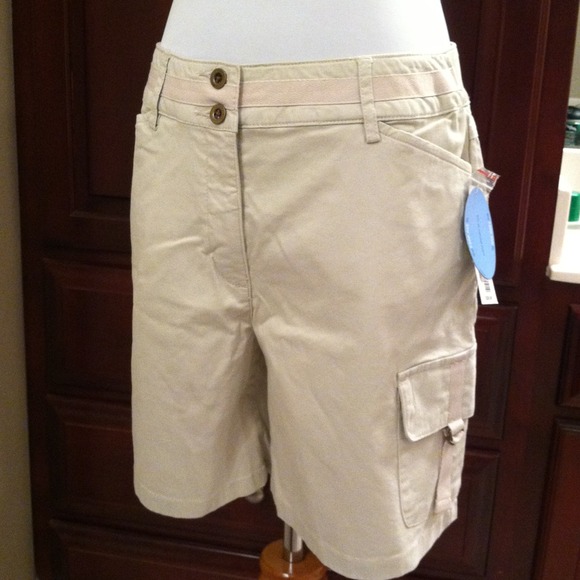 NWT Khaki Shorts, size 10 petite.