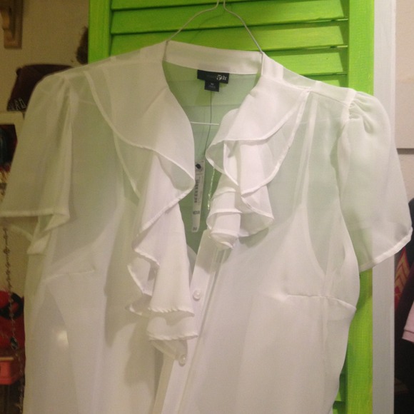 Pretty white ruffle top!
