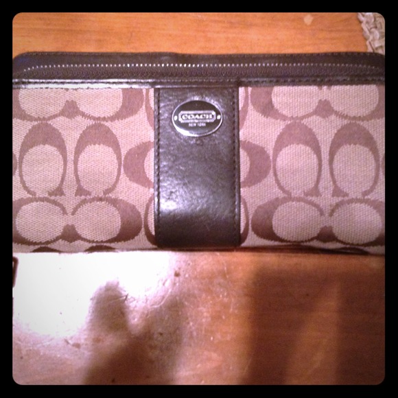 Coach wallet brand new only had a couple weeks
