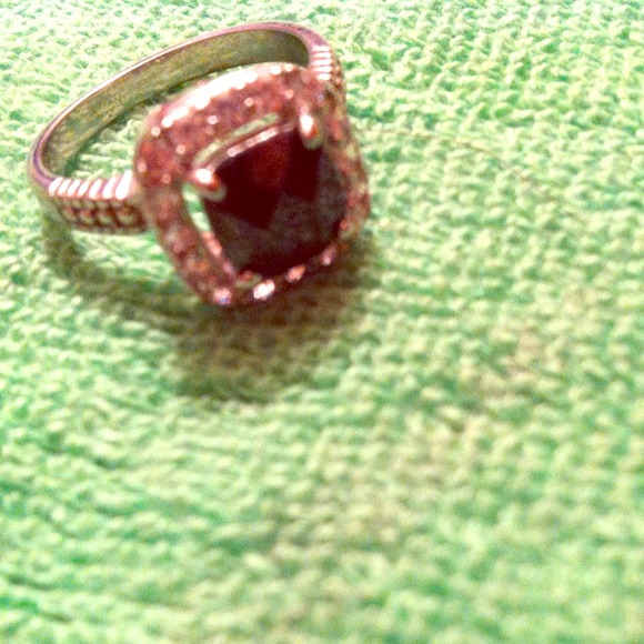 Oversized fashion ring. - Picture 1 of 1