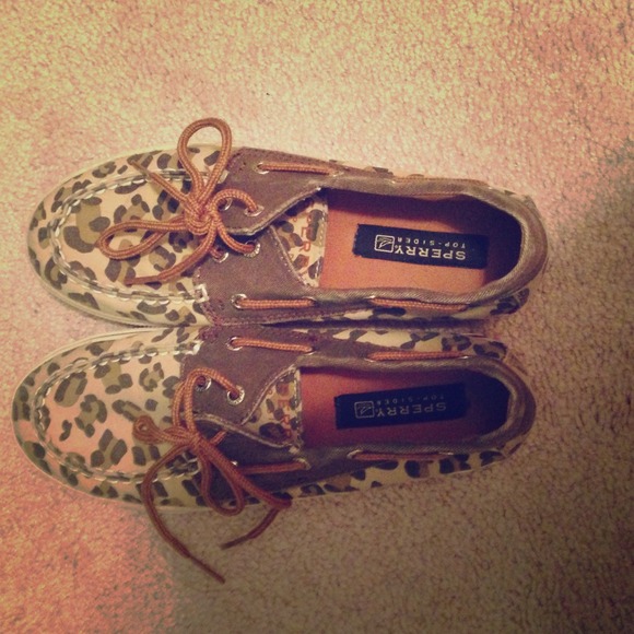 Cheetah youth girls sperrys, size 3