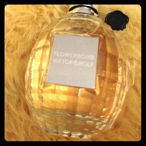 HOLD **Authentic Viktor & Rolf FLOWERBOMB