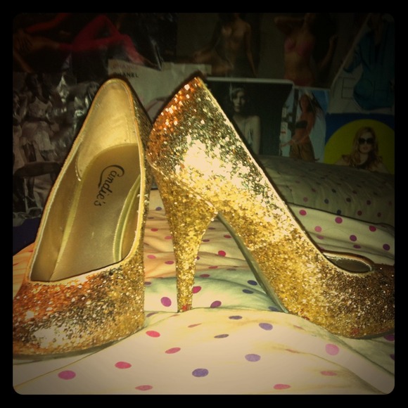 Gold candies heels 💕