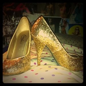 Gold candies heels 💕