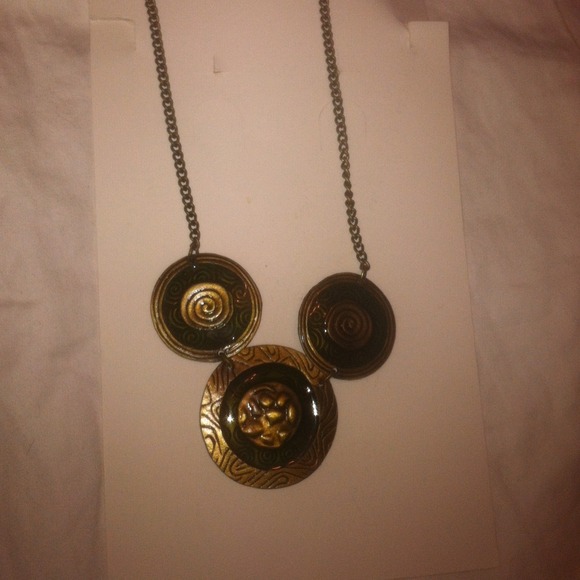 Necklace - Picture 1 of 2