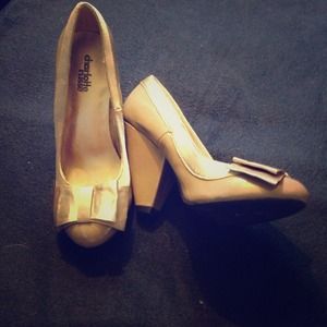 Nude/light brown size 6 heels