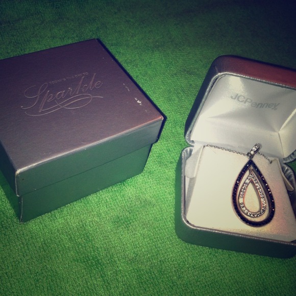 Black stone necklace. - Picture 1 of 1