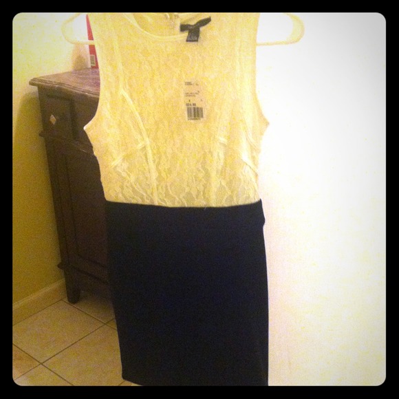 FLORAL LACE DRESS UNUSED