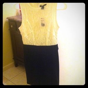 FLORAL LACE DRESS UNUSED