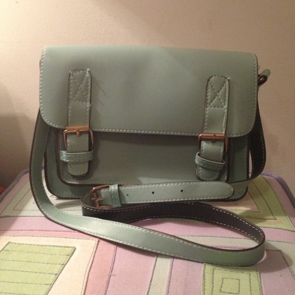 $20 PP w/ shppng! NILA ANTHONY mint crossbody bag!