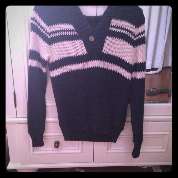 Lucky Brand Adorable Sweater!