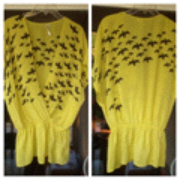 SALE🌻🎉Yellow Peplum Sheer Top - Picture 2 of 3