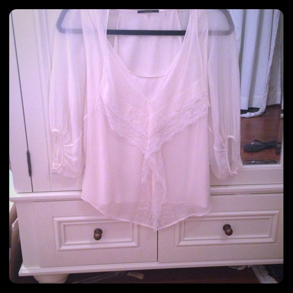 B E A U T I F U L Ellie Tahari blouse
