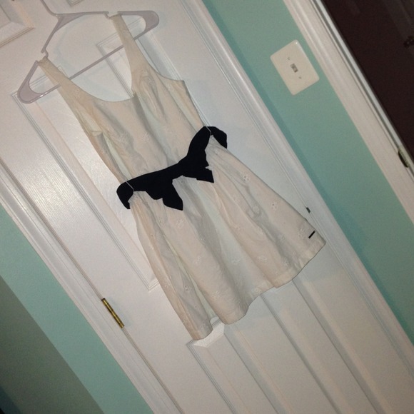 Abercrombie & Fitch Dresses & Skirts - Abercrombie White Eyelet dress
