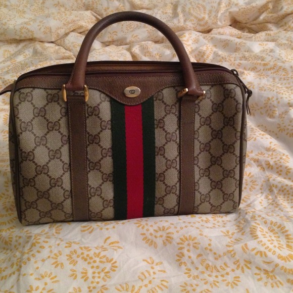 SOLD!! 👏🎉💯 Authentic Vintage Gucci Boston bag