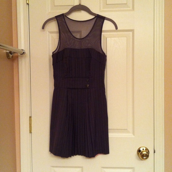 ❌Consignment❌Bebe gray with pink pinstripe dress - Picture 2 of 4