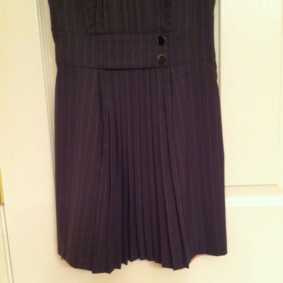 ❌Consignment❌Bebe gray with pink pinstripe dress - Picture 4 of 4