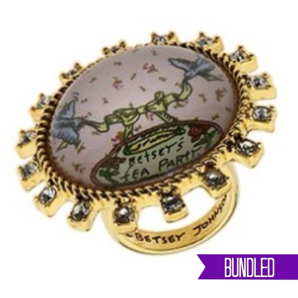 Betsey Johnson Tea Party Cameo Ring 7.5 🍥