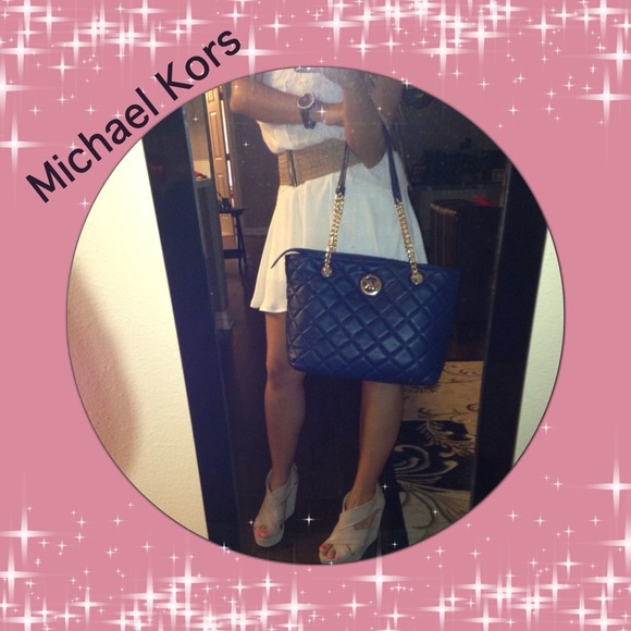 SOLD LOCALLY Michael Kors Fulton Guilted Navy