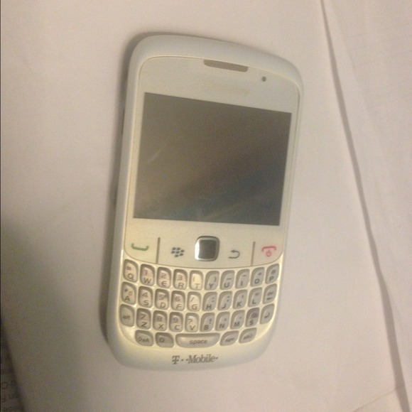 USED BLACK BERRY PHONE - Picture 2 of 4