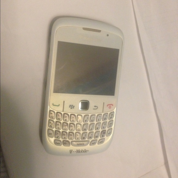 USED BLACK BERRY PHONE - Picture 3 of 4