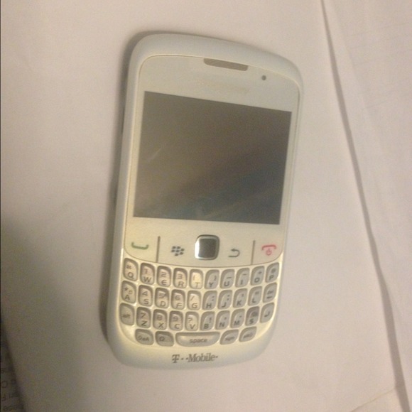 USED BLACK BERRY PHONE - Picture 4 of 4