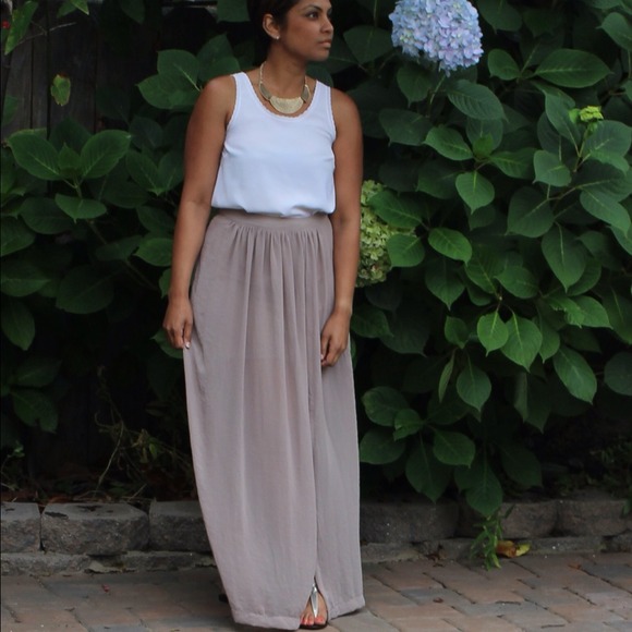 Sold in bundle:: H&M maxi skirt. Sz 8