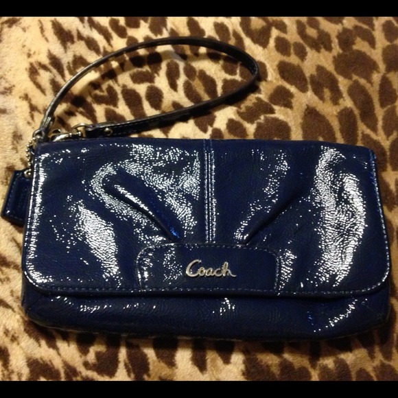 COACH ASHLEY PATENT LEATHER LARGE WRISTLET BLUE