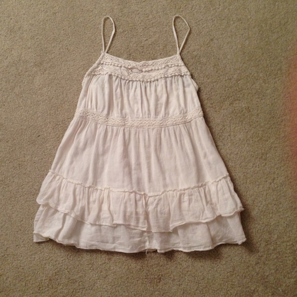 White ruffle top - Picture 2 of 3