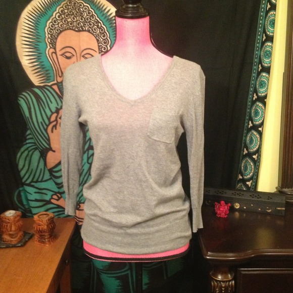 Grey pullover sweater. - Picture 1 of 4