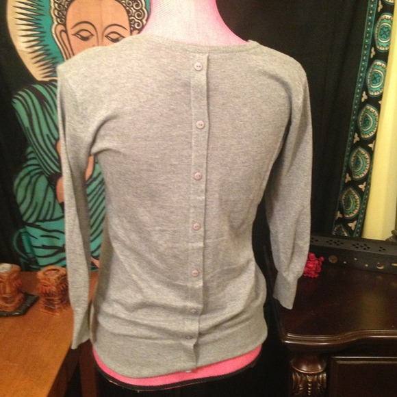 Grey pullover sweater. - Picture 3 of 4