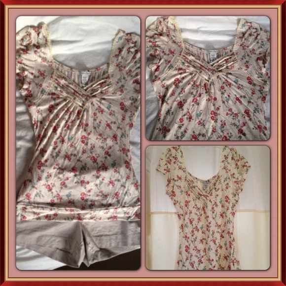 💐Bundled!! Floral top!💐