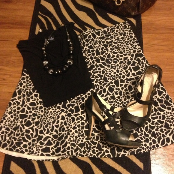 💄Fully lined giraffe print A-line skirt💄 - Picture 1 of 1