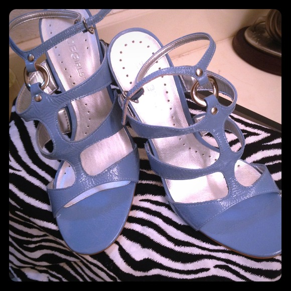 💥SoLD in Bundle💥BCBG Strappy Baby Blue Heels