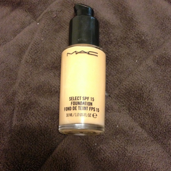 MAC Select SPF foundation NW40