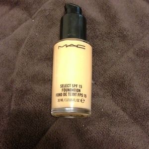 MAC Select SPF foundation NW40