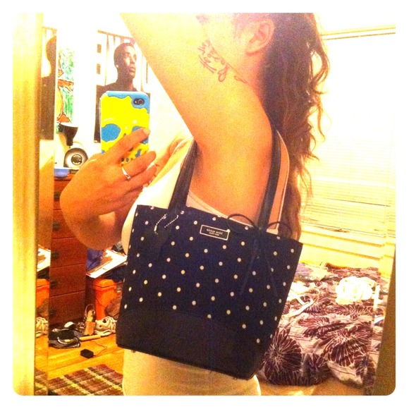 Additional pic: size of kate spade bag