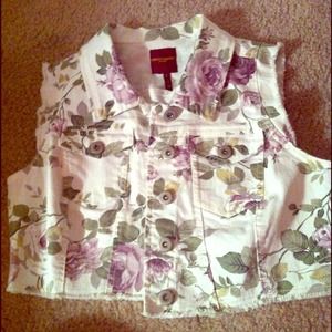 Mini floral printed vest