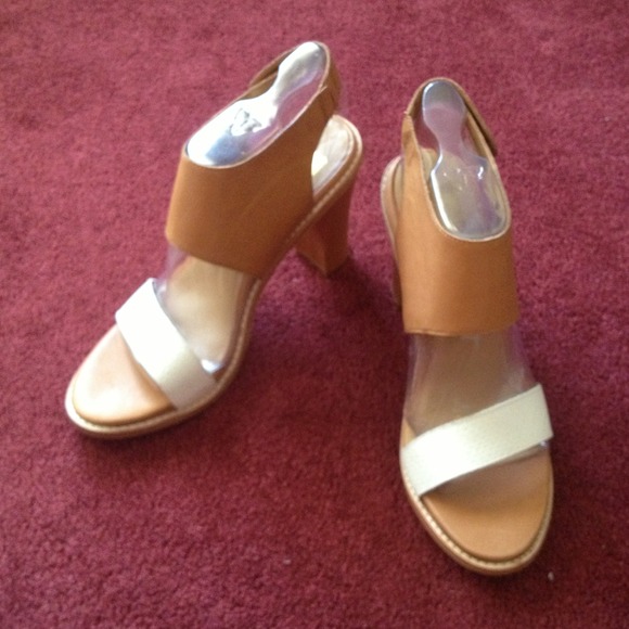 NEW Dolce Vita Tan Beige White Ankle Heel 10 - Picture 3 of 4