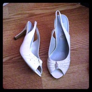 SOLD ✅✅✅✅✅White slingback heels