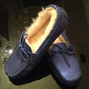Ugg slippers brand new never worn!!