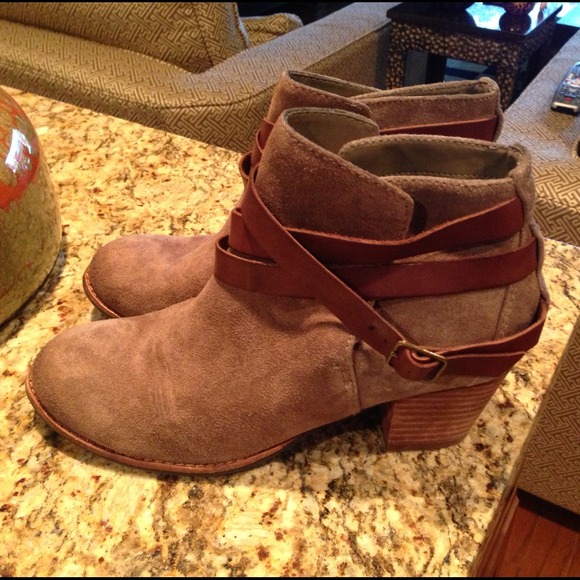 Sold DV by Dolce Vita Java Ankle Boot in Taupe