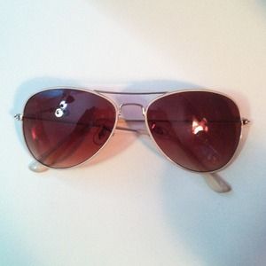 Tan rimmed aviator glasses.