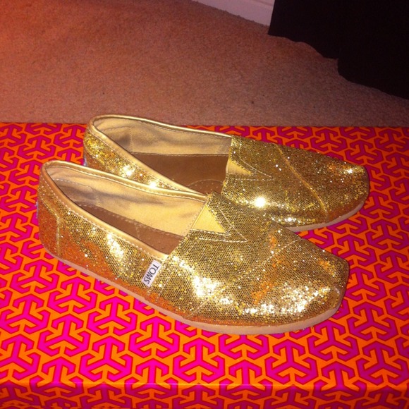 Gold sparkling Toms