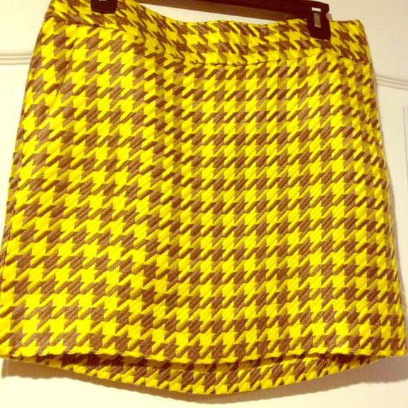 ❗❗SOLD❗❗The Limited houndstooth tweed skirt