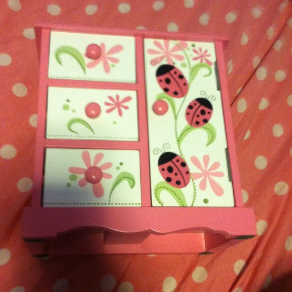 Jewelry box