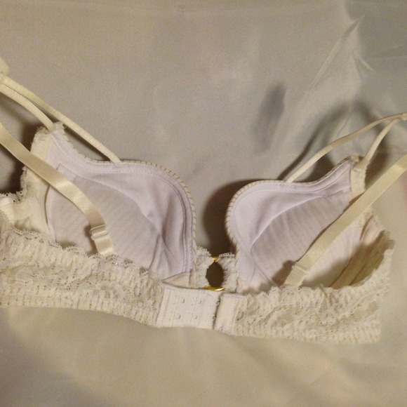 Aimerfeel Japan Bra - Picture 3 of 4