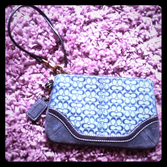 Blue coach wristlet - Picture 1 of 3